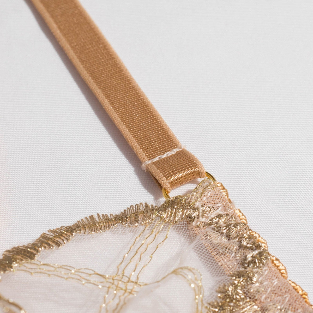 Lingerie Golden Lines